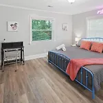 King Beds W Hot Tub Fun & Games I Bentley House