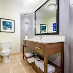 Doubletree By Hilton South Tyvola Hotel