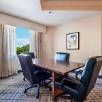 Doubletree By Hilton South Tyvola Hotel