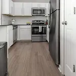 Landing Modern Apartment With Amazing Amenities