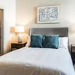 Landing Modern Apartment With Amazing Amenities