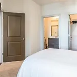 Landing Modern Apartment With Amazing Amenities