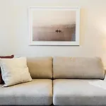 Landing Modern Apartment With Amazing Amenities