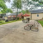 Charlotte Home W/ Yard - Near Spectrum Center!