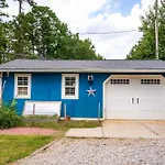 Adorable Solo-Traveler Retreat