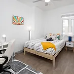 Urban Retreat - Free Parking, Wifi, Walk To Stadium