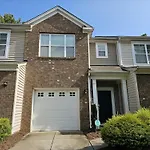 Charlorre Townhome - 1Br Pet Friendly