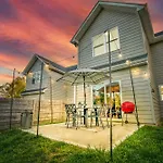 3 Lux King Beds O Game Rm O Fenced Backyard Escape