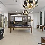 Luxe 1Bd - 5 Min Dt, Gym, Parking, W-D - Sleeps 6