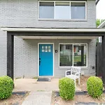Modern 2Br Big City Feel | Pets+, Parking+
