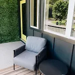 Modtrio 3br With Ensuites & Garage Mins To Uptown Holiday home