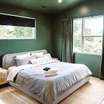Modtrio 3br With Ensuites & Garage Mins To Uptown Holiday home
