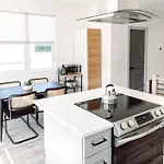Modtrio 3br With Ensuites & Garage Mins To Uptown Holiday home