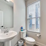 Walk To Music Factory: Townhome W/ Rooftop Deck! Holiday home Charlotte