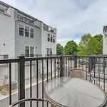 Walk To Music Factory: Townhome W/ Rooftop Deck! Holiday home *