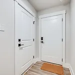 Walk To Music Factory: Townhome W/ Rooftop Deck! Holiday home Charlotte