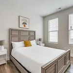Walk To Music Factory: Townhome W/ Rooftop Deck! Holiday home