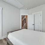Walk To Music Factory: Townhome W/ Rooftop Deck! Holiday home Charlotte