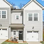 3Br Townhouse King Bed Backyard Airport