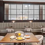 Hotel Doubletree By Hilton South Tyvola 4*