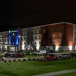 Holiday Inn Express & Suites - Charlotte Airport By Ihg