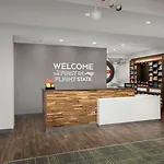 Hampton Inn & Suites Charlotte Airport Lake Pointe