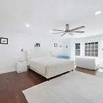 Bedrooms With Private Bath - 12min From Uptown