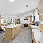 Bedrooms With Private Bath - 12min From Uptown Guest house *