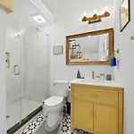 Bedrooms With Private Bath - 12min From Uptown Guest house Charlotte