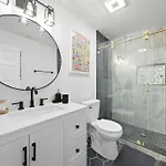 Guest house Bedrooms With Private Bath - 12min From Uptown