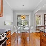 Stylish Myers Park 2 Bedroom With Screened Porch