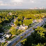 Uptown 3br | Hot Tub + Fire Pit Holiday home