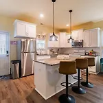 Uptown 3br | Hot Tub + Fire Pit Charlotte