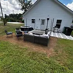 Uptown 3br | Hot Tub + Fire Pit Charlotte