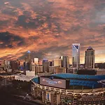 Lux Mins To Atrium & Arena & Stadiums Uptown