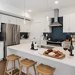 Holiday home Madmen Loft W Uptown Rooftop Views *