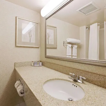 Hotel Wingate By Wyndham Airport