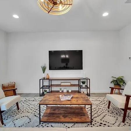 Gorgeous New Townhome/charlotte! Holiday home Charlotte