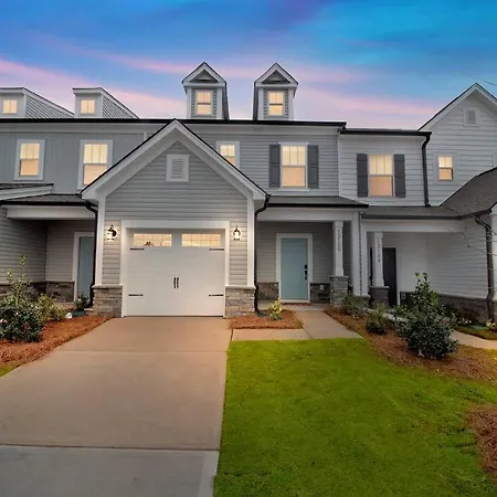 Gorgeous New Townhome/charlotte! Holiday home Charlotte
