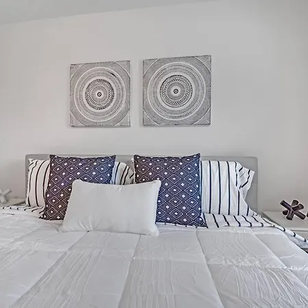 Gorgeous New Townhome/charlotte! Holiday home