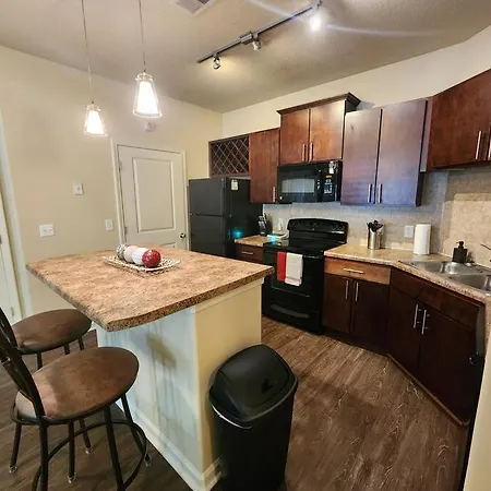 Apartment Adorable W/ Pool View