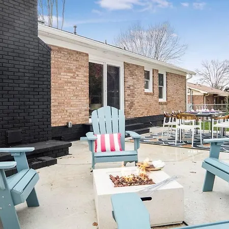 Eclectic Escape: 3bd - Backyard - 10min To Airport Holiday home