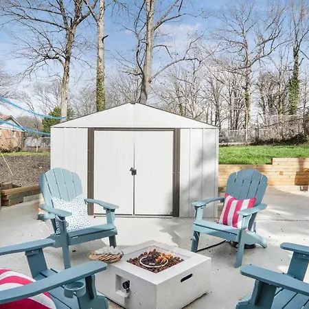 Eclectic Escape: 3bd - Backyard - 10min To Airport Holiday home Charlotte
