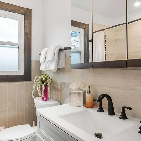 Eclectic Escape: 3bd - Backyard - 10min To Airport * Charlotte