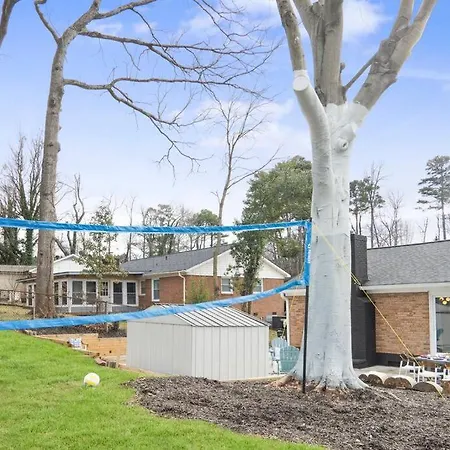 Holiday home Eclectic Escape: 3bd - Backyard - 10min To Airport Charlotte