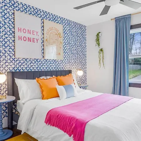 Eclectic Escape: 3bd - Backyard - 10min To Airport * Charlotte