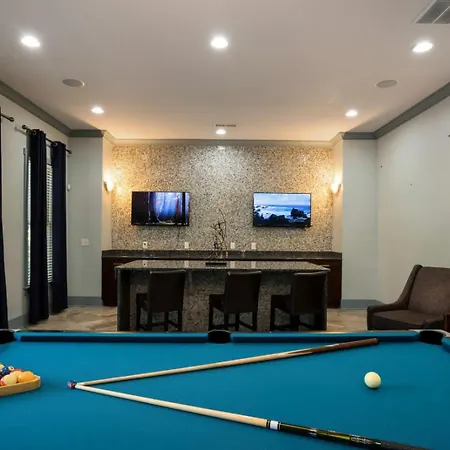 Adorable W/ Pool View * Charlotte