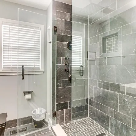 W/ Yard - Near Spectrum Center! * Charlotte