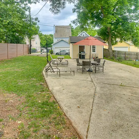 W/ Yard - Near Spectrum Center! Holiday home *