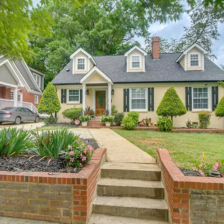 W/ Yard - Near Spectrum Center! *